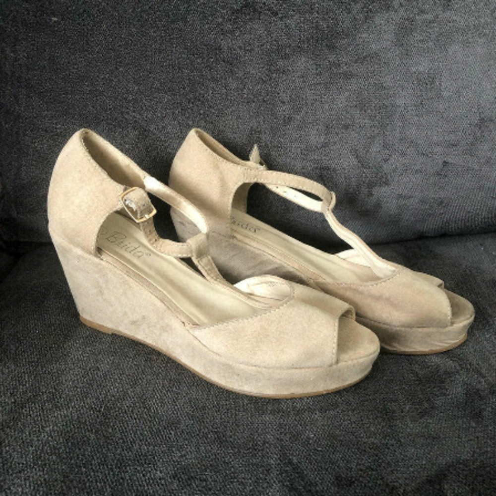 𝅺brida Size 37 Nude Suede Platform Sandals
